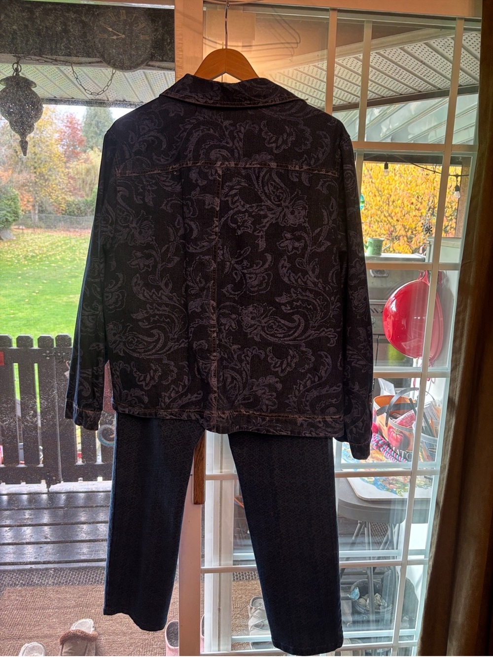Erika Patterned Women's Lightweight Jacket and jeans